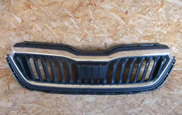 Skoda Scala Front bumper upper radiator grill 657853653