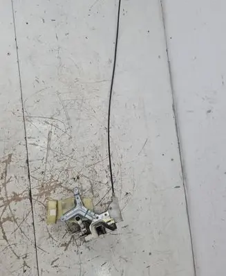 Toyota Yaris Front door lock 981223