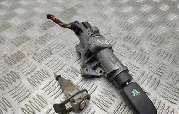 Skoda Fabia Mk2 (5J) Ignition lock 4B0905851C