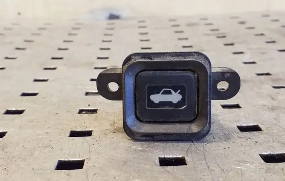Tailgate opening switch
