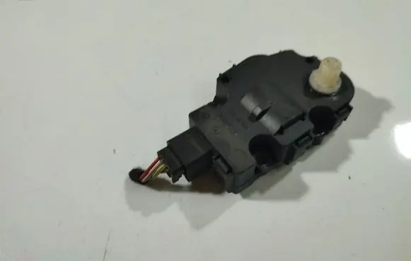 Audi A5 8T 8F Air flap motor/actuator K9749006