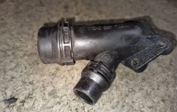 BMW 5 E60 E61 Engine coolant pipe/hose 11122247744