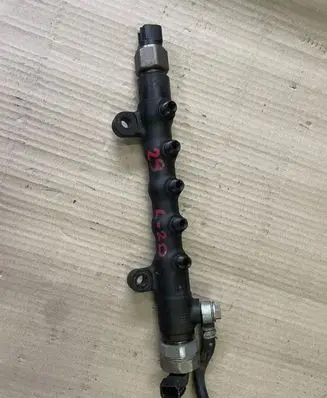 Toyota Avensis T270 Fuel main line pipe 8945820050 01N08270