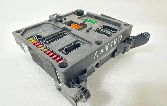 Ford Galaxy Fuse module 7M0962258 S108145200H 296230747