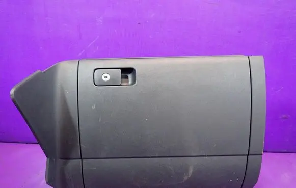 Volkswagen Golf VII Glove box