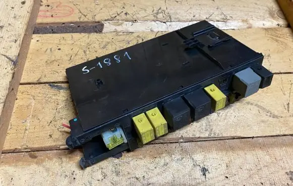 Mercedes-Benz E W211 SAM control unit A2115452201 2115452201