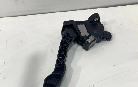 Toyota Avensis T270 Accelerator throttle pedal 7811002022 08060160449 13339A