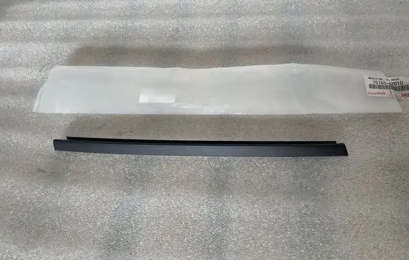Toyota RAV 4 (XA50) Rear door glass trim molding 7576542010