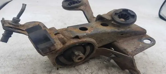 Nissan X-Trail T30 Engine mount bracket NOCODE