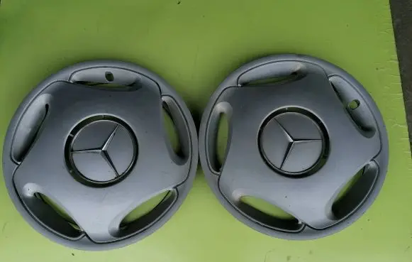 Mercedes-Benz E W210 R15 wheel hub/cap/trim A2104010024