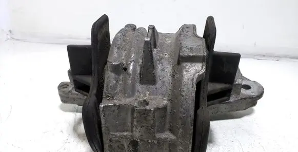 Engine mount bracket
