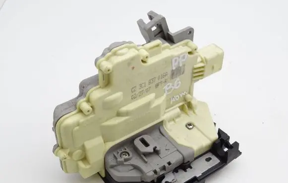 Volkswagen PASSAT B6 Front door lock 3C1837016A