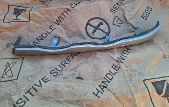 BMW 3 E46 Under headlight/headlamp trim 8208481