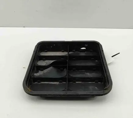Audi Q8 Quarter panel pressure vent 4M0819181B