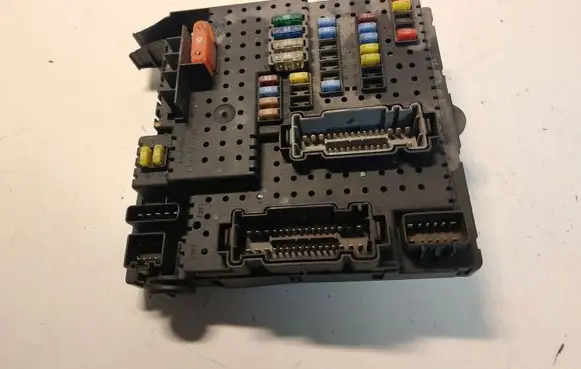 Volvo V70 Fuse module 30728512 28017881