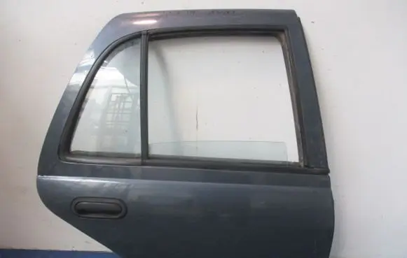 Nissan Sunny Rear door