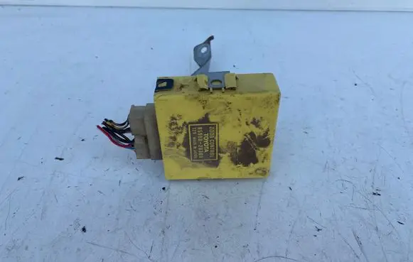Toyota Corolla E100 Door control unit/module 8598020300