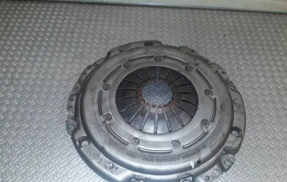 Volkswagen PASSAT B6 Pressure plate AD1R0044