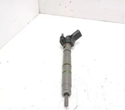 Audi A5 8T 8F Fuel injector 0445116023
