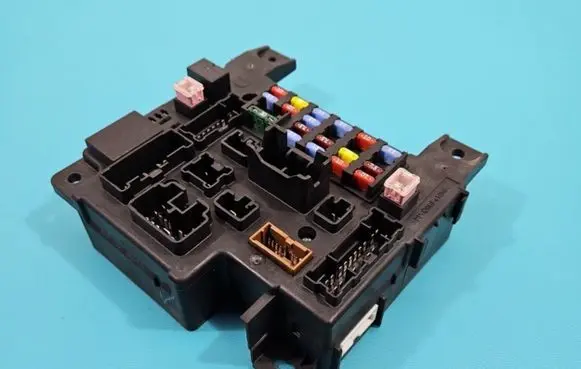 Mitsubishi Lancer VIII Central body control module 8637A825 IMPRK1359563