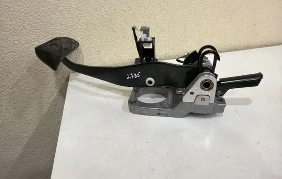Mercedes-Benz B W246 W242 Brake pedal A2422902600 A2422900500 16224000381