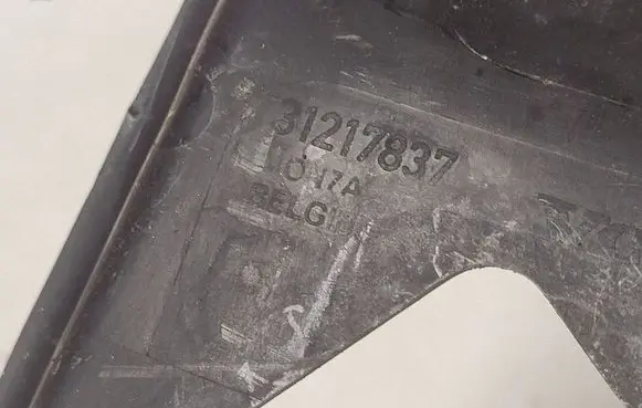 Volvo V50 Engine bonnet/hood lock trim molding