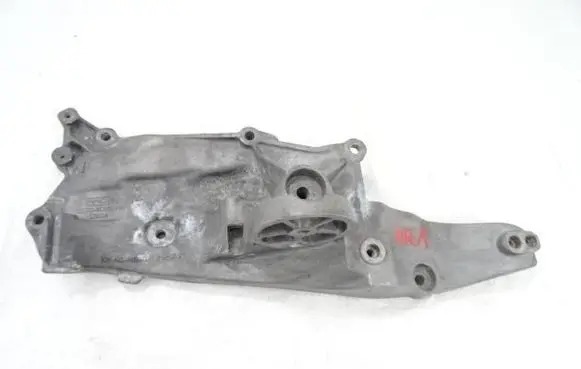 Ford Kuga II Generator/alternator bracket DS7Q8D611AH