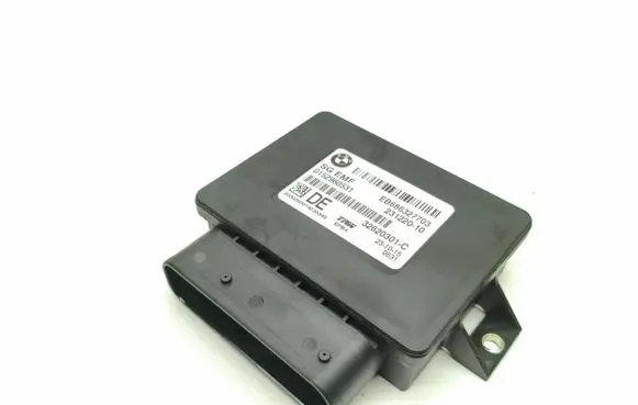 BMW 5 F10 F11 Hand brake control module 6863277 23122010 32620301C