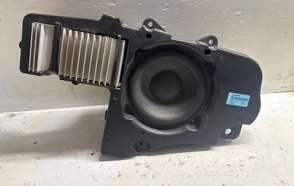 Volvo XC90 Subwoofer speaker 30679176