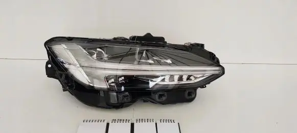 Volvo S90, V90 Headlight/headlamp 31655199