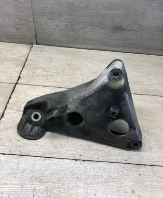 BMW 5 E60 E61 Engine mounting bracket 6797053 6905 ENAC46000