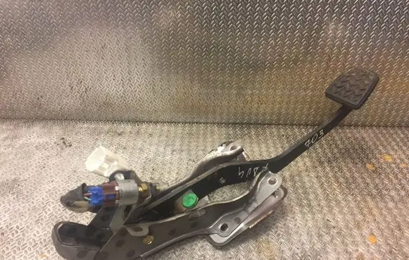 Toyota RAV 4 (XA20) Brake pedal