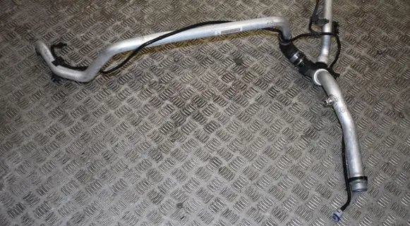 Mercedes-Benz 190 W201 Engine coolant pipe/hose