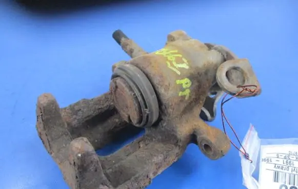 Volkswagen Golf III Rear brake caliper