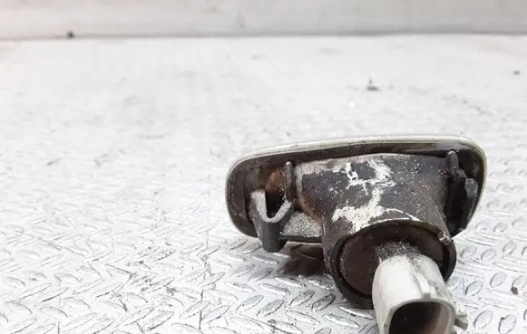 Front fender indicator light