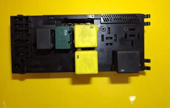 Mercedes-Benz E W210 Fuse box set 0025452701