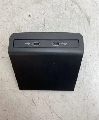 Volkswagen ID.3 USB socket connector 5NA035736 10A863099