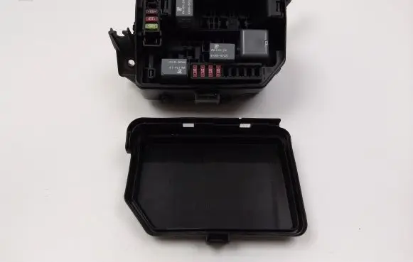 Toyota Yaris Fuse module 826620D321