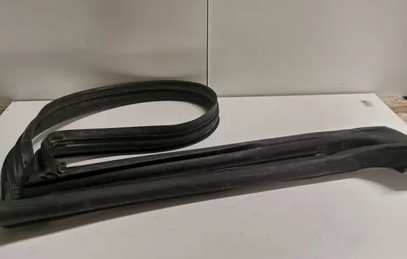 Ford Mustang V Front door rubber seal 