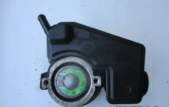 Citroen Xsara Picasso Power steering pump 26079884