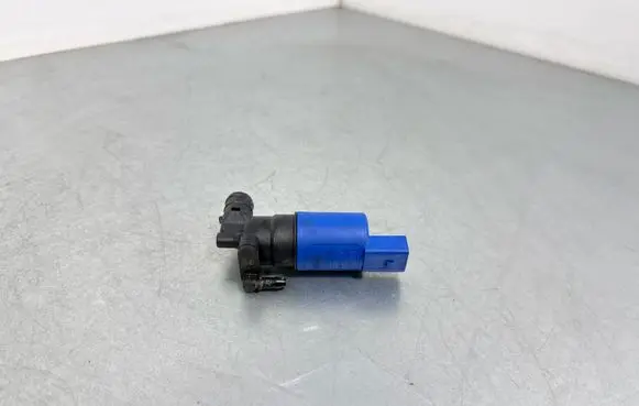 Jaguar F-Pace Windscreen/windshield washer pump AV6113K082AA