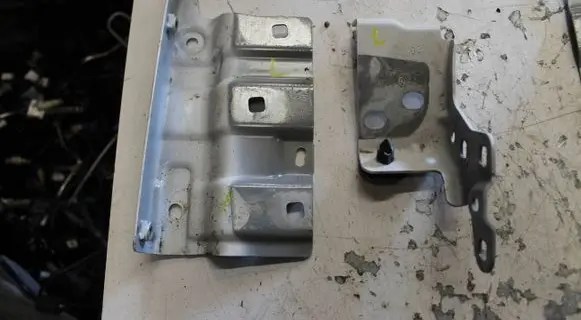 Dacia Jogger Fender mounting bracket