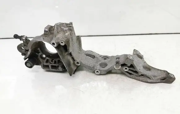 Volkswagen Golf VII Generator/alternator bracket 04L903143B