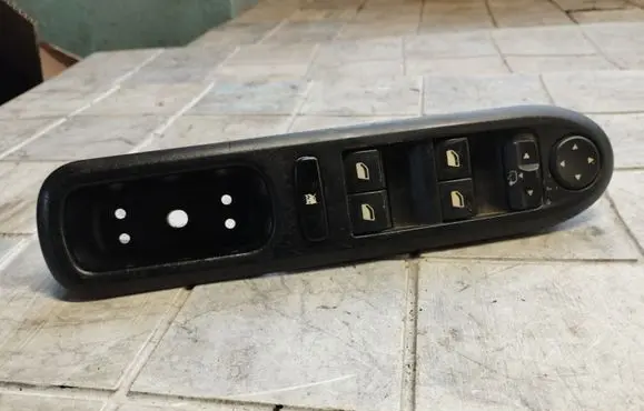 Peugeot 407 Electric window control switch 53269704 96468704XT