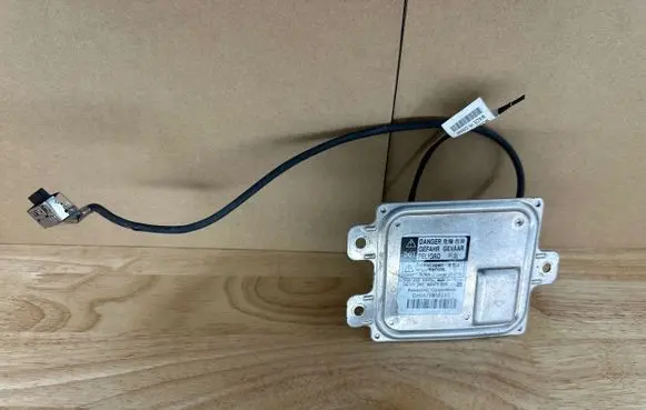 Dodge Challenger Xenon control unit/module CHVA75B10543 68254149AA