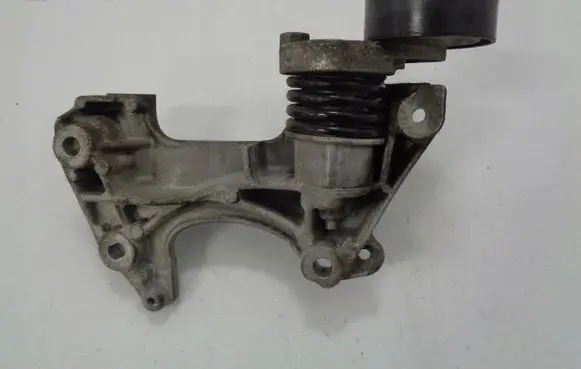 Nissan Qashqai Generator/alternator bracket 