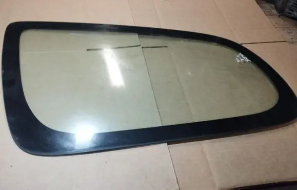 Toyota Yaris Rear side window