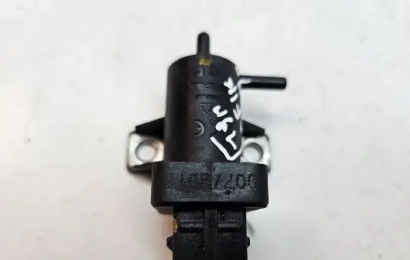 Renault Trafic III (X82) Turbo solenoid valve 8200762162