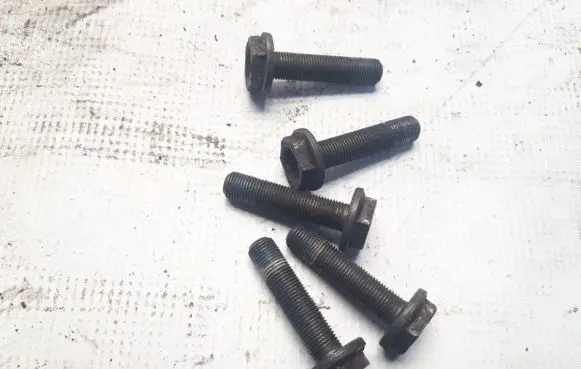 Volkswagen PASSAT B5.5 Nuts/bolts 