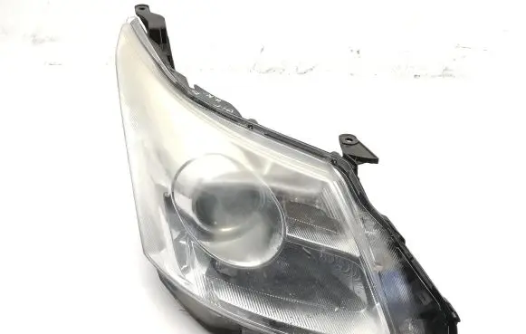 Toyota Avensis T270 Headlight/headlamp